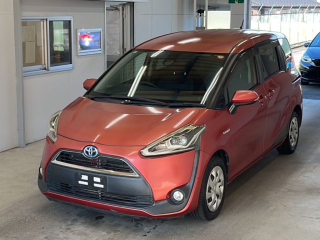 TOYOTA SIENTA — фото