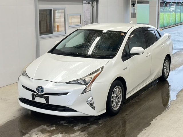 TOYOTA PRIUS — фото