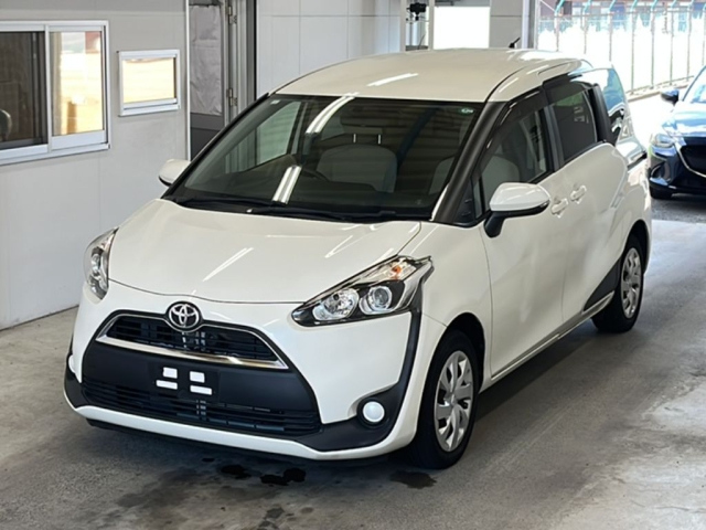 TOYOTA SIENTA — фото