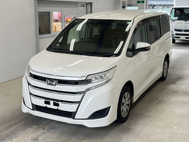 TOYOTA NOAH — фото