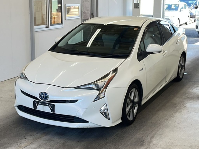 TOYOTA PRIUS — фото