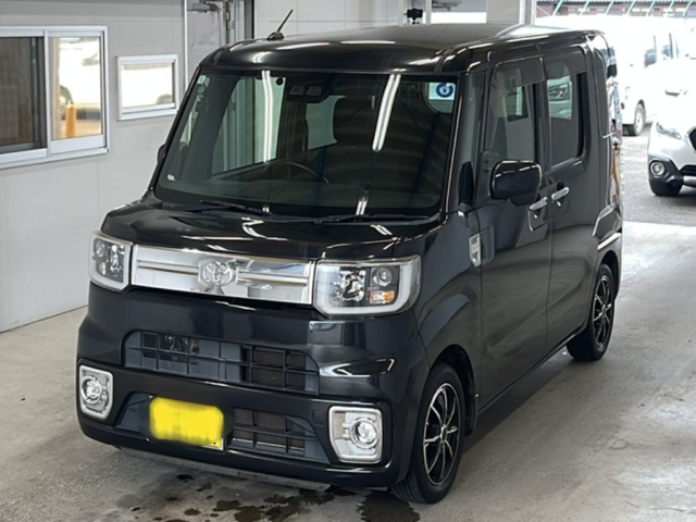 TOYOTA PIXIS — фото