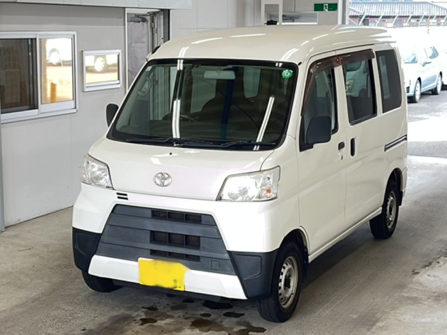TOYOTA PIXIS — фото