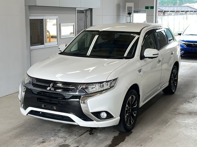 MITSUBISHI OUTLANDER — фото