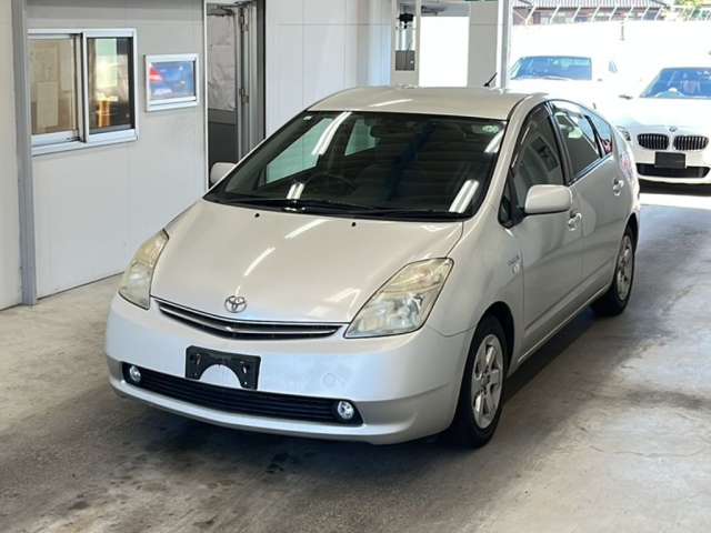 TOYOTA PRIUS — фото