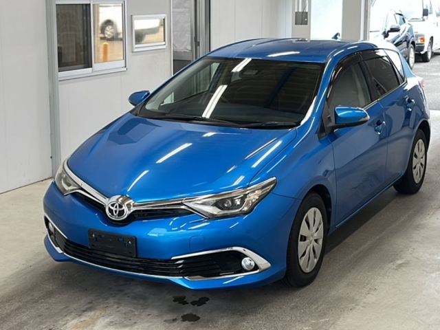 TOYOTA AURIS — фото