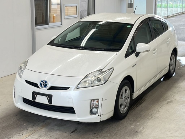 TOYOTA PRIUS — фото