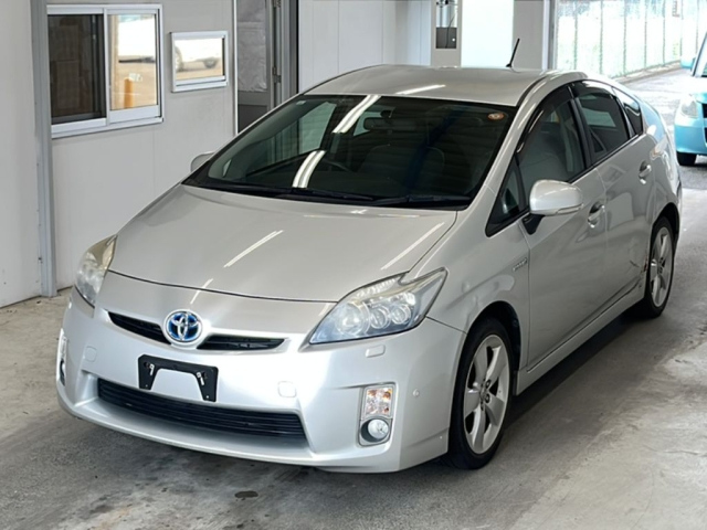 TOYOTA PRIUS — фото