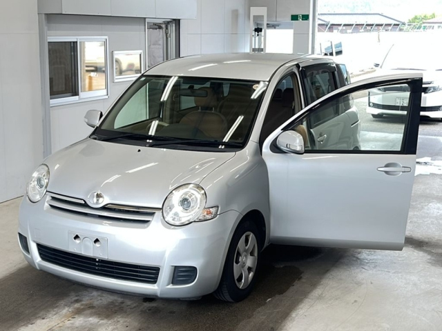 TOYOTA SIENTA — фото