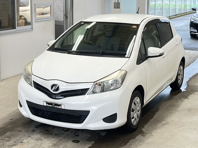 TOYOTA VITZ — фото