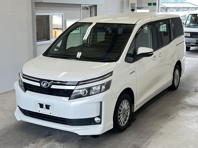 TOYOTA VOXY — фото