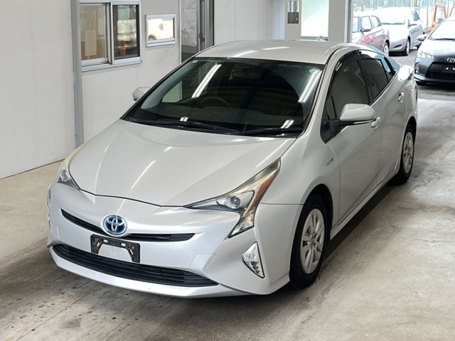 TOYOTA PRIUS — фото