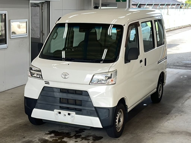 TOYOTA PIXIS — фото