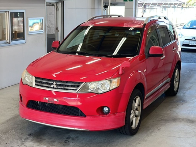 MITSUBISHI OUTLANDER — фото