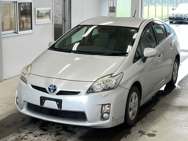 TOYOTA PRIUS — фото