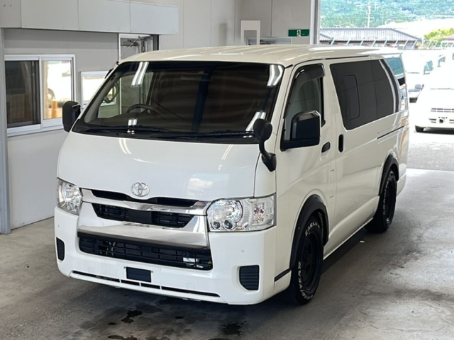 TOYOTA HIACE — фото