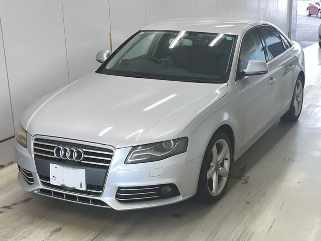 AUDI A4 — фото