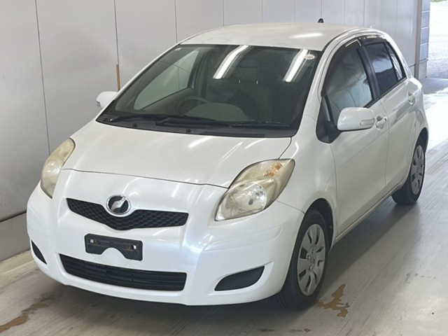 TOYOTA VITZ — фото