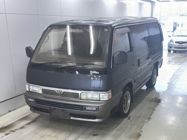 NISSAN CARAVAN — фото