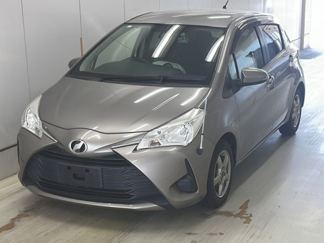 TOYOTA VITZ — фото