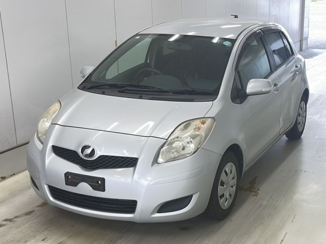 TOYOTA VITZ — фото