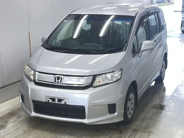 HONDA FREED — фото