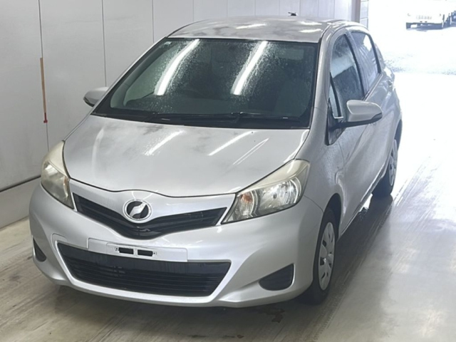 TOYOTA VITZ — фото