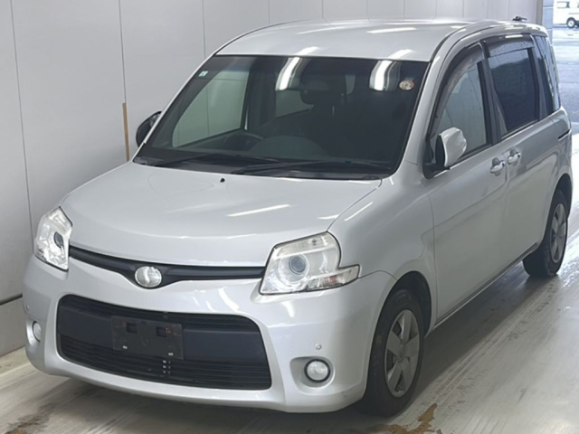 TOYOTA SIENTA — фото