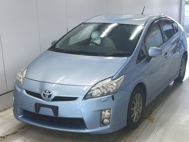 TOYOTA PRIUS — фото