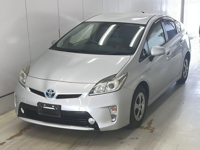 TOYOTA PRIUS — фото