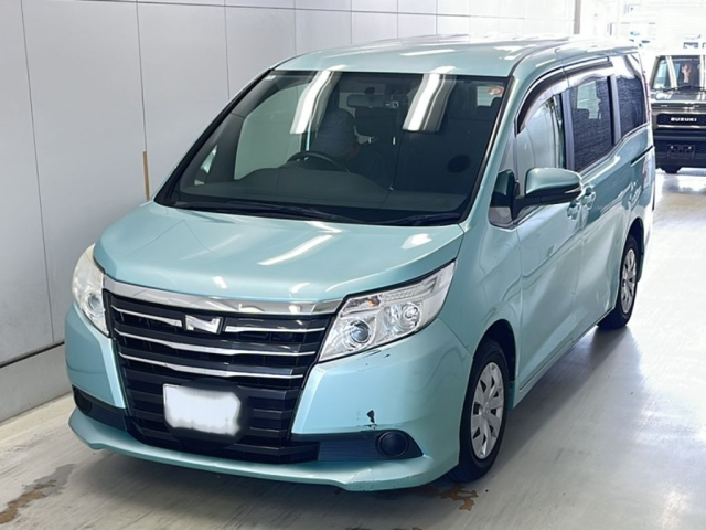 TOYOTA NOAH — фото