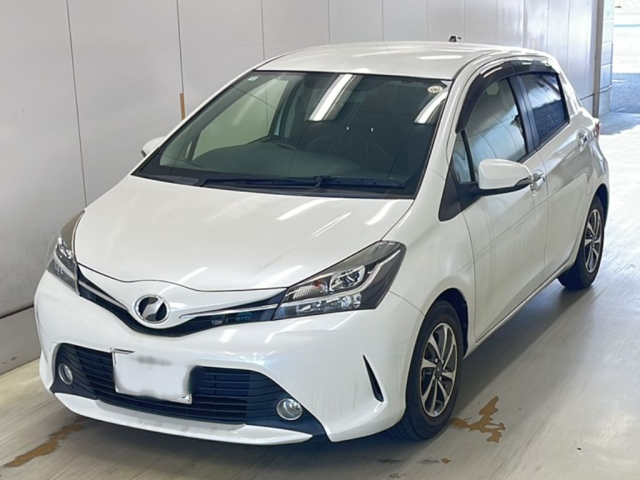 TOYOTA VITZ — фото