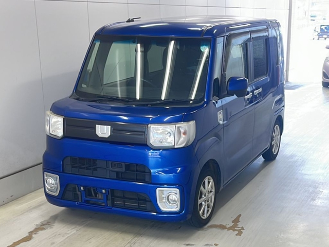 DAIHATSU WAKE — фото