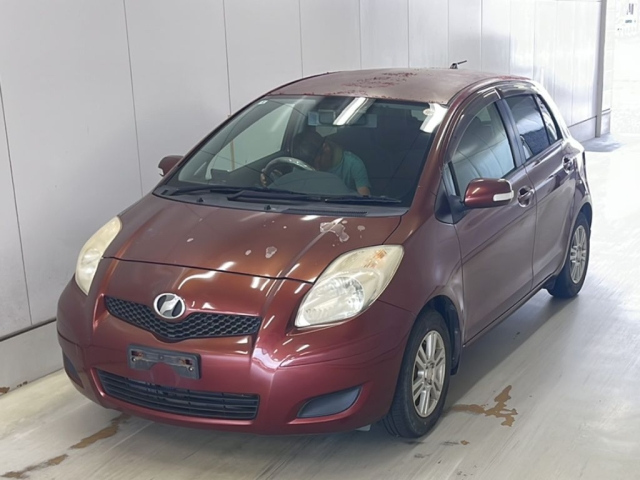 TOYOTA VITZ — фото