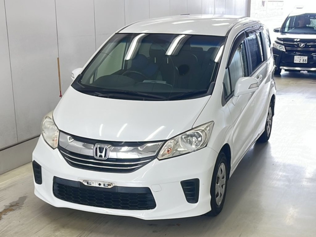HONDA FREED — фото