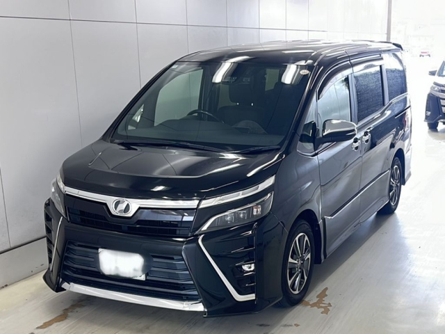 TOYOTA VOXY — фото