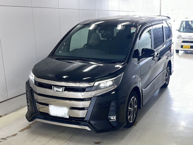 TOYOTA NOAH — фото