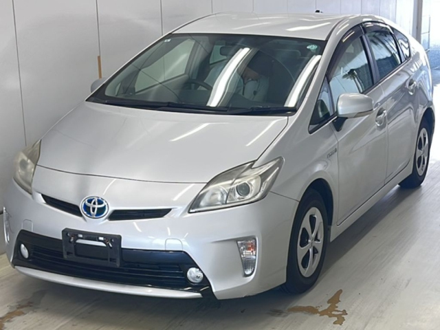 TOYOTA PRIUS — фото