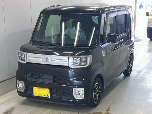 TOYOTA PIXIS — фото