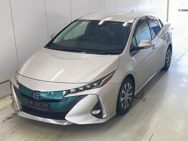 TOYOTA PRIUS — фото