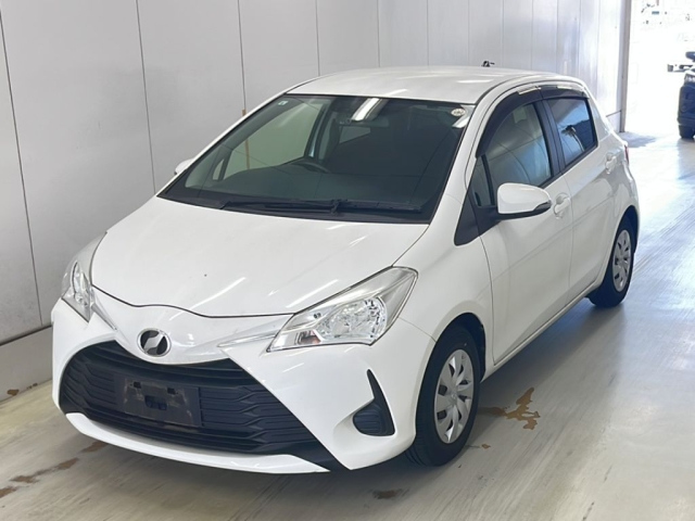 TOYOTA VITZ — фото