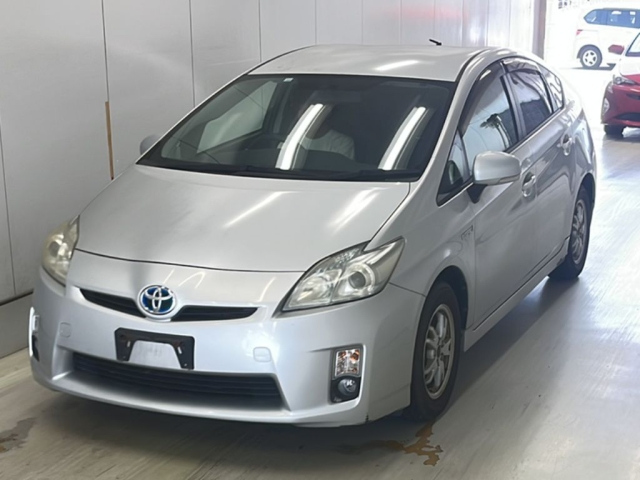 TOYOTA PRIUS — фото