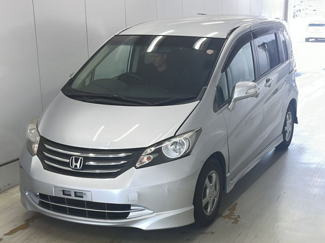 HONDA FREED — фото