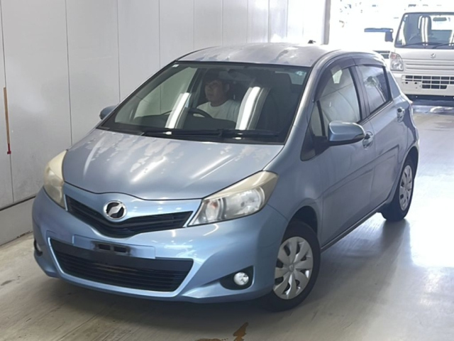 TOYOTA VITZ — фото