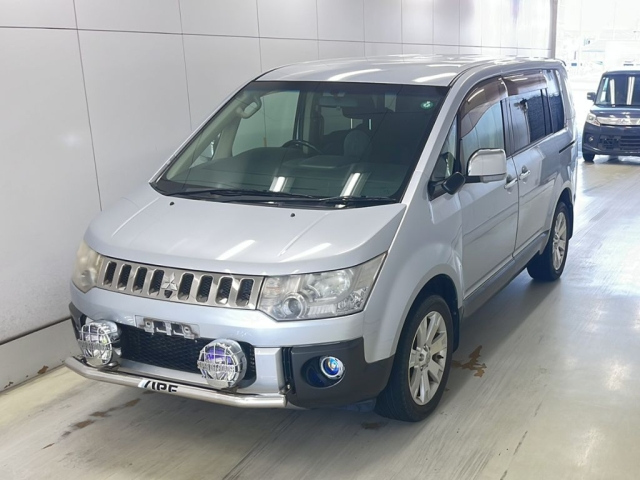MITSUBISHI DELICA — фото