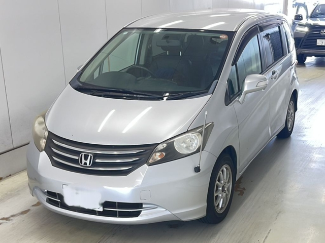 HONDA FREED — фото