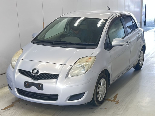 TOYOTA VITZ — фото