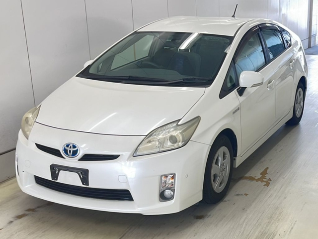 TOYOTA PRIUS — фото