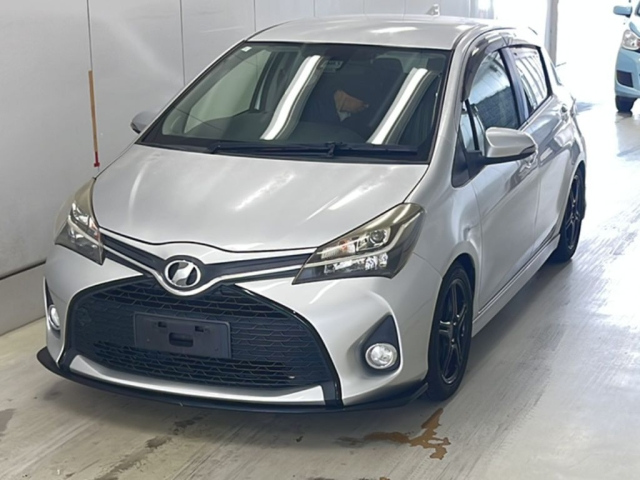 TOYOTA VITZ — фото