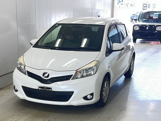 TOYOTA VITZ — фото